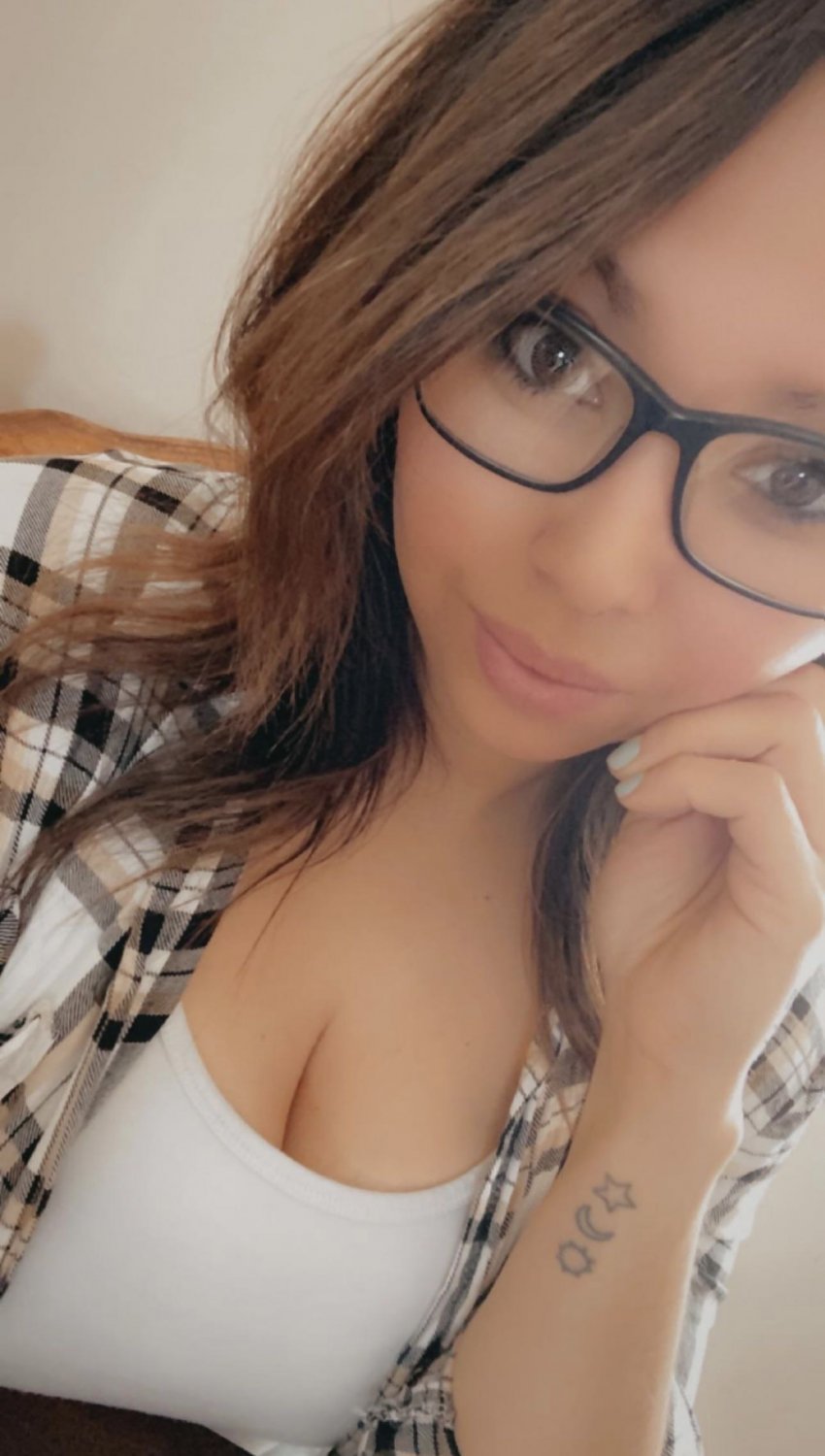 Looking for someone to cumtrib her! #dbnFJ7zL