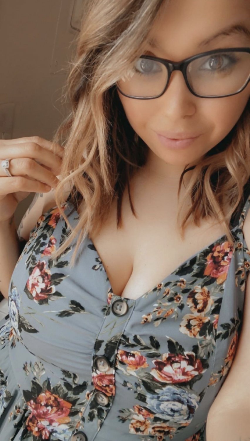 Looking for someone to cumtrib her! #js0e7WNh