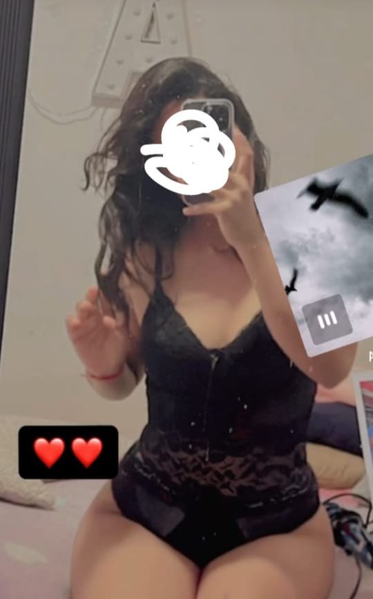 Zorra de Sofía le encanta masturbarse en llamada y tocarse las tetitas #kExV9aCB